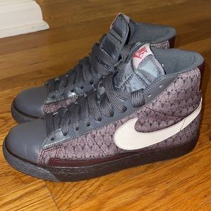 Nike blaze sneakers size W9